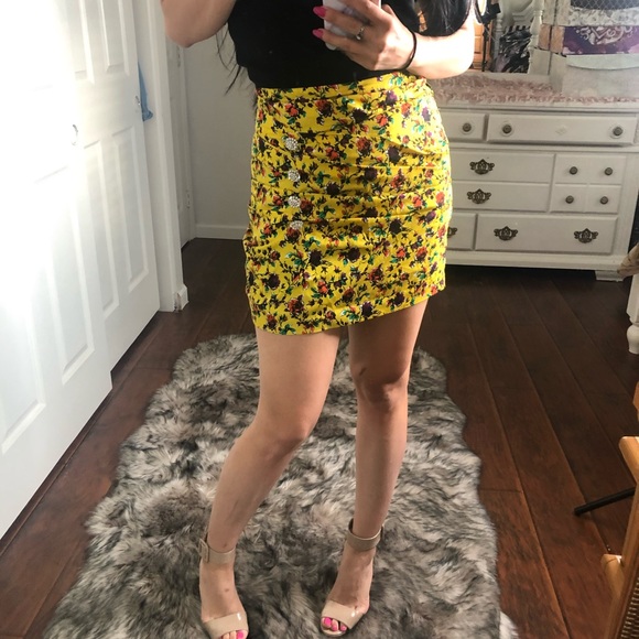 Zara Yellow Floral Mini skirt with Accents - Picture 4 of 7